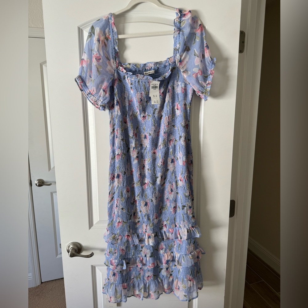 Abercrombie Blue Smocked Puff Sleeve
Mini Dress